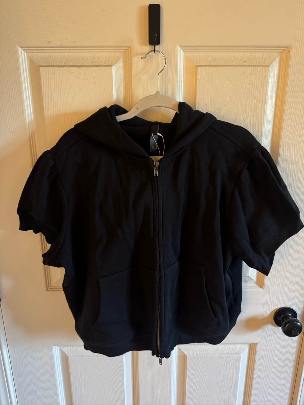 NWT 3X SKIMS BUBBLE SLEEVE CROPPED ZIP UP IN BLACK - Picture 5 of 8